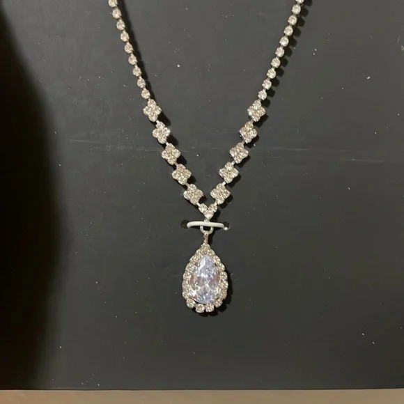 Jones New York Earrings and Necklace Set - Picture 3 of 5